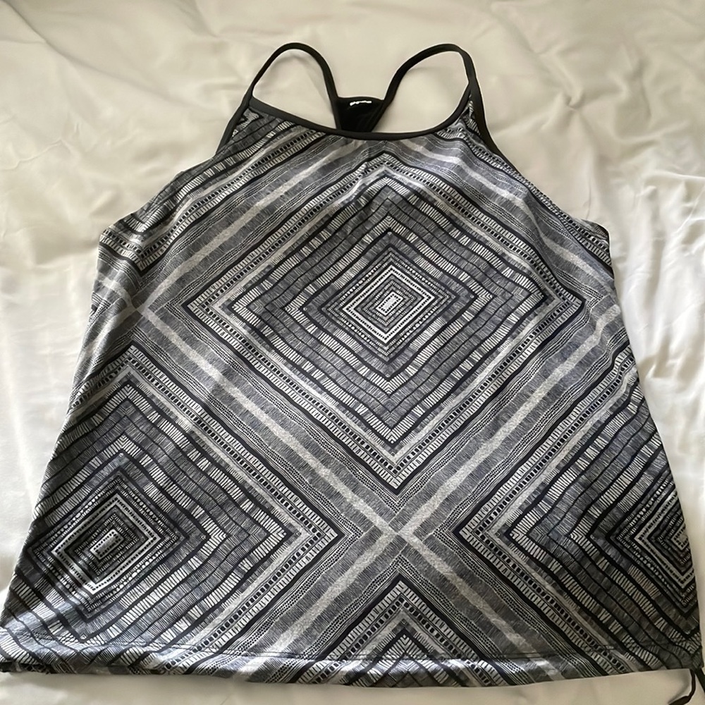 Workout tank with built in bra
